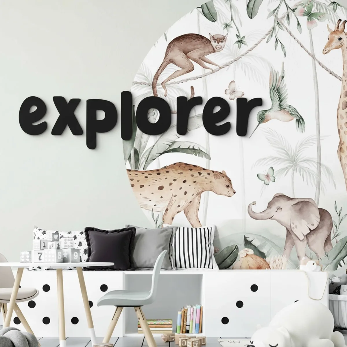 Houten woord „Explorer” van berkenmultiplex – decoratieve letters