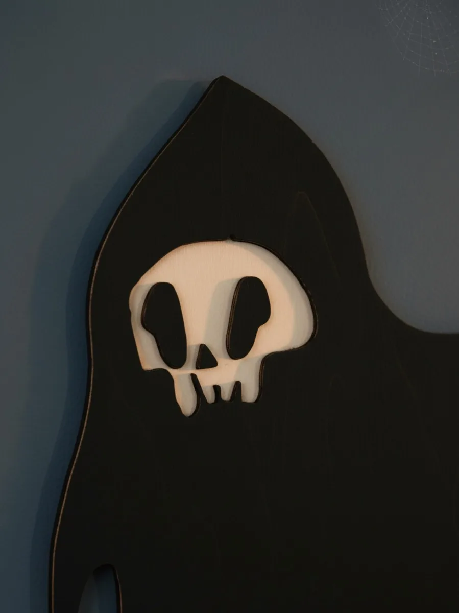 Décoration murale faucheuse – Silhouette Halloween avec faux – Bouleau