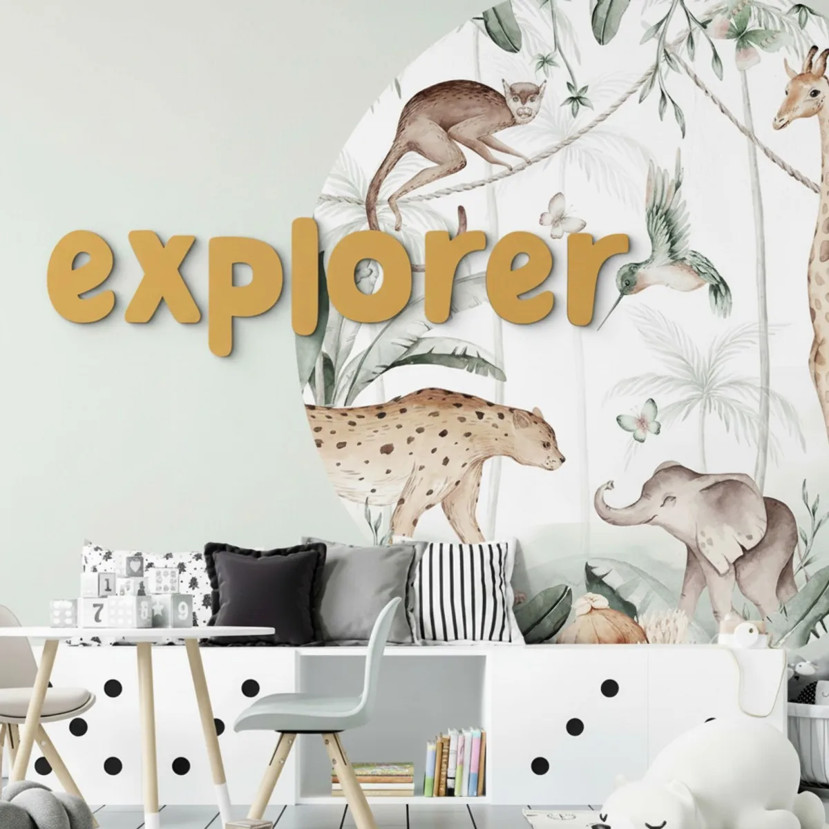 Houten woord „Explorer” van berkenmultiplex – decoratieve letters