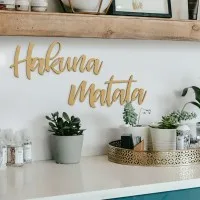 Wandletters „Hakuna Matata“ – berken multiplex (2-delig)