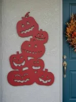 Déco murale Halloween pile de citrouilles – six citrouilles sculptées 60 cm