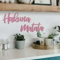 Wandletters „Hakuna Matata“ – berken multiplex (2-delig)