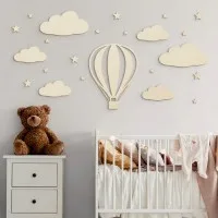 Déco murale montgolfière avec nuages et étoiles – contreplaqué de bouleau, chambre d’enfant