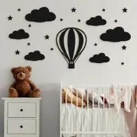 Déco murale montgolfière avec nuages et étoiles – contreplaqué de bouleau, chambre d’enfant
