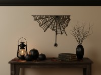 Hangend spinnenweb raamdecoratie – hoekweb met bungelende spin – berkenmultiplex