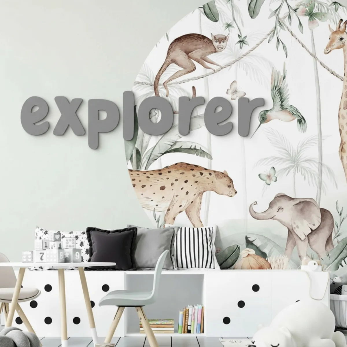 Houten woord „Explorer” van berkenmultiplex – decoratieve letters