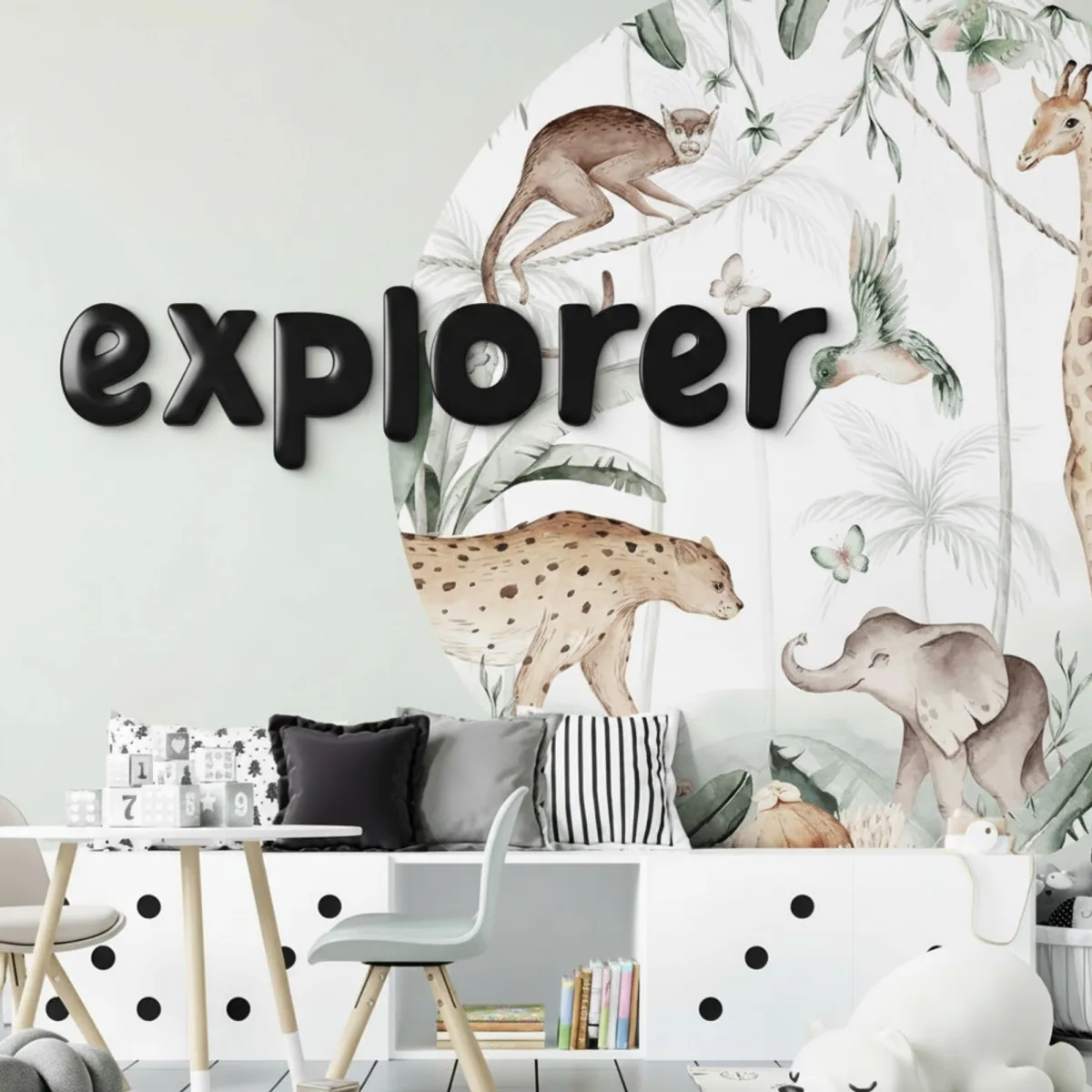 Houten woord „Explorer” van berkenmultiplex – decoratieve letters
