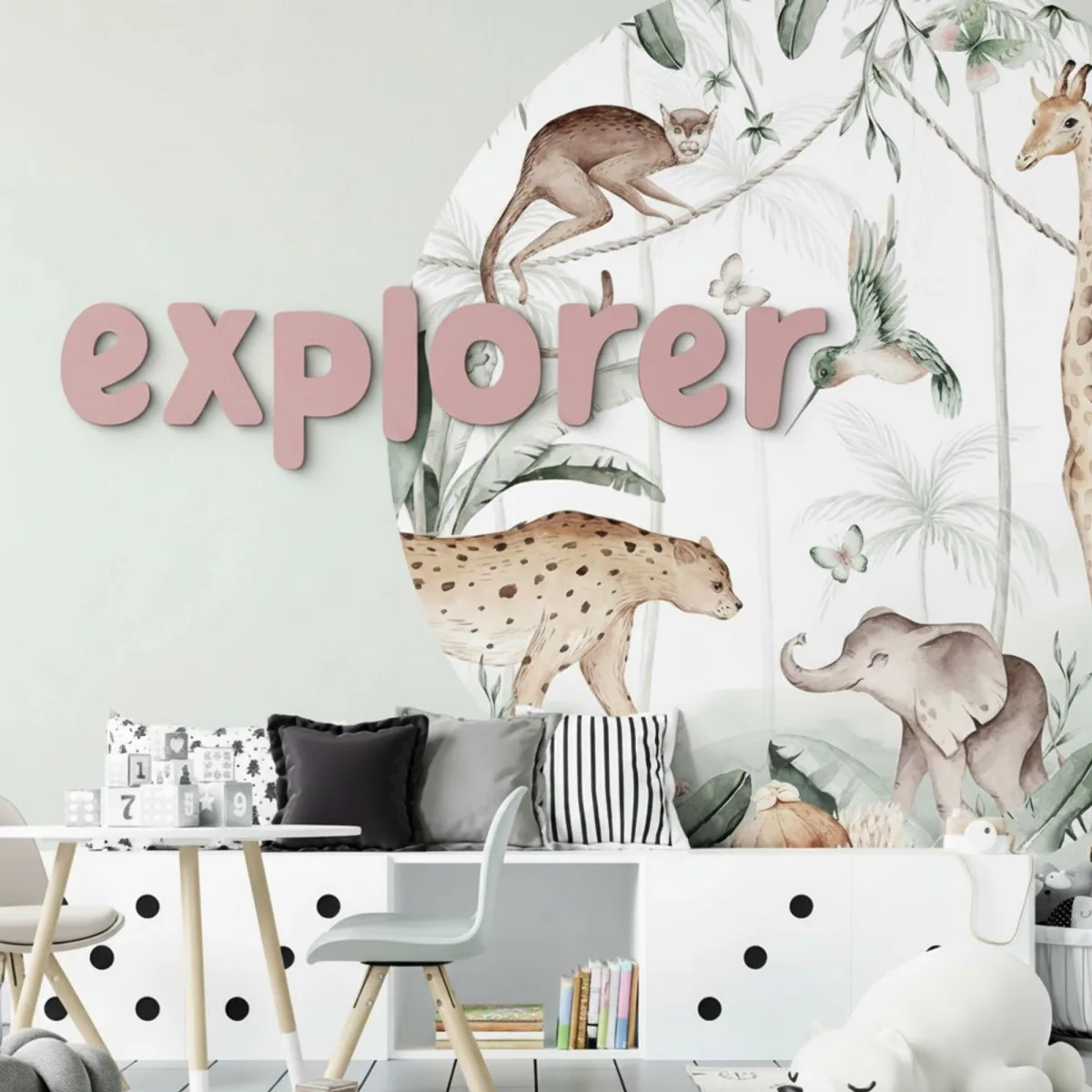 Houten woord „Explorer” van berkenmultiplex – decoratieve letters