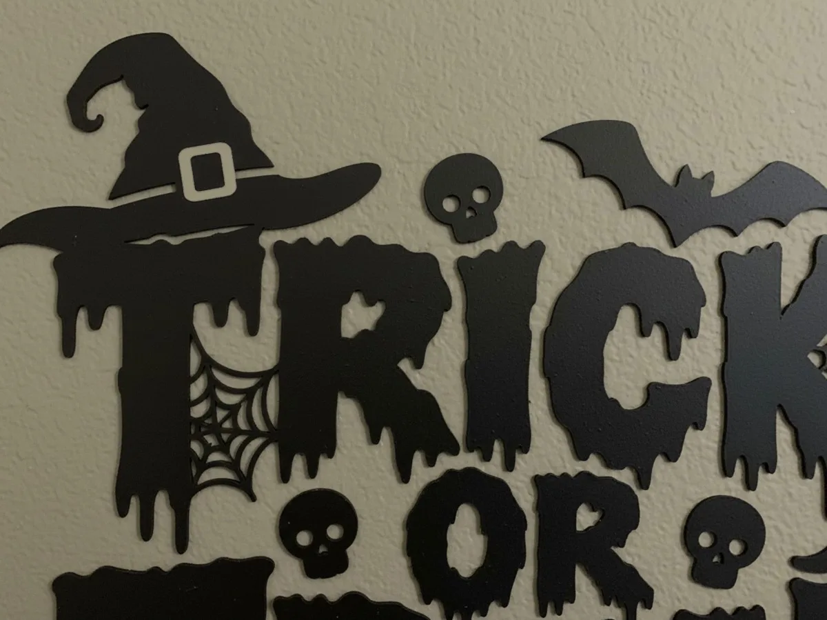 Trick or Treat Wall Decor – Dripping Letters Sign – Birch Plywood 45x35 cm