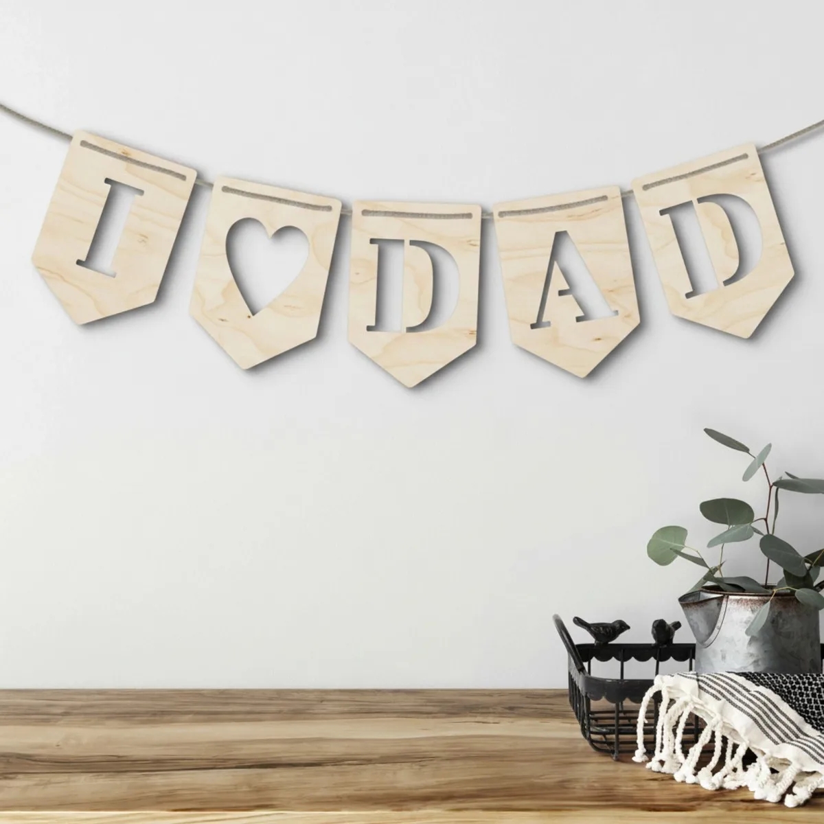 Holz-Girlande „I love Dad“ aus Birken-Sperrholz – 5 Wimpel
