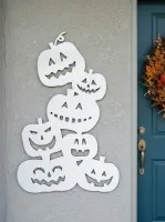 Déco murale Halloween pile de citrouilles – six citrouilles sculptées 60 cm