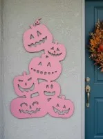 Déco murale Halloween pile de citrouilles – six citrouilles sculptées 60 cm