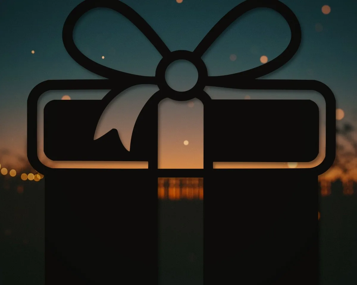 Gift Box with Bow Wall Decor – Birch Plywood