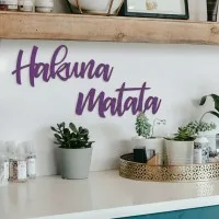 Wandletters „Hakuna Matata“ – berken multiplex (2-delig)