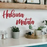 Wandletters „Hakuna Matata“ – berken multiplex (2-delig)