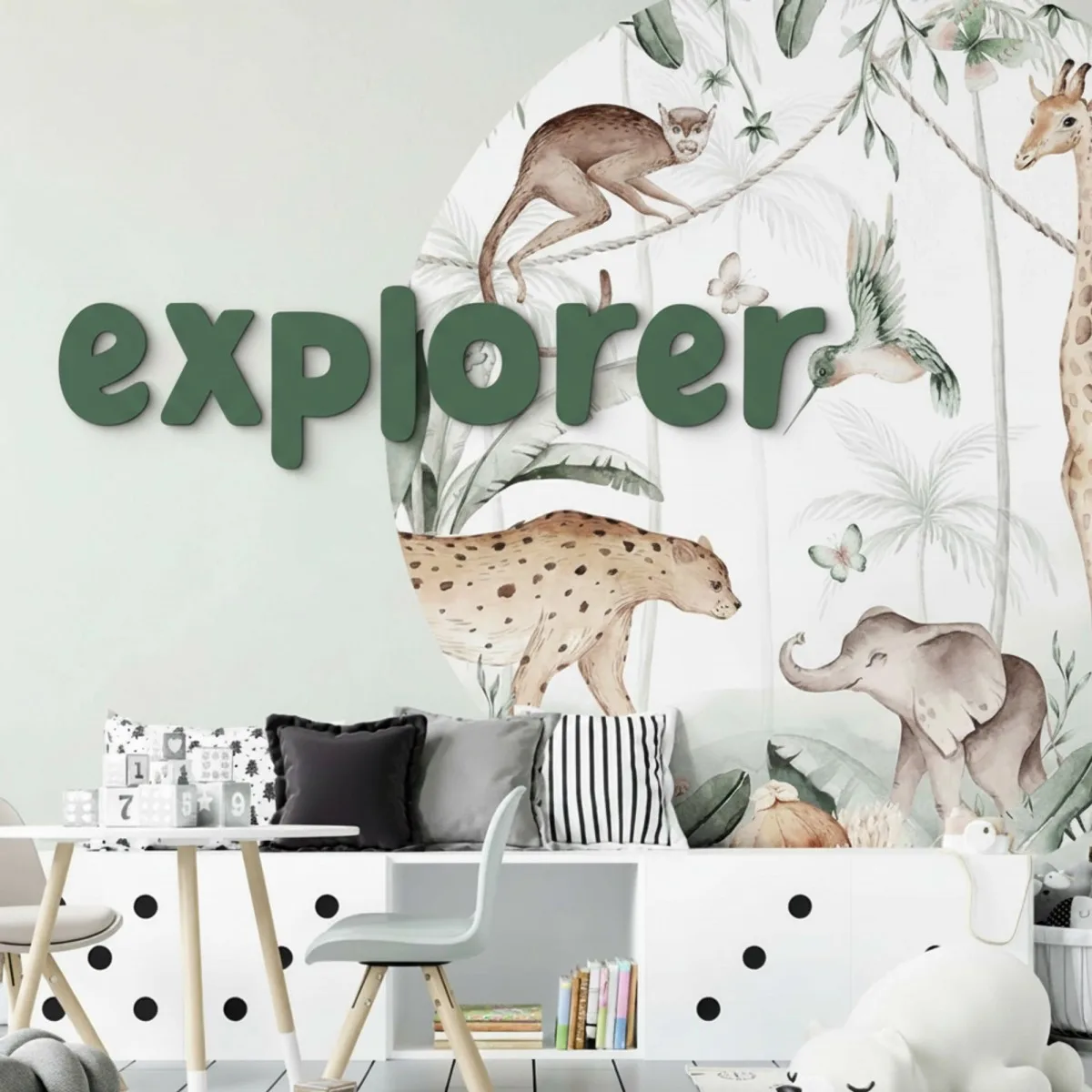 Houten woord „Explorer” van berkenmultiplex – decoratieve letters