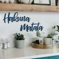 Wandletters „Hakuna Matata“ – berken multiplex (2-delig)
