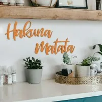 Wandletters „Hakuna Matata“ – berken multiplex (2-delig)