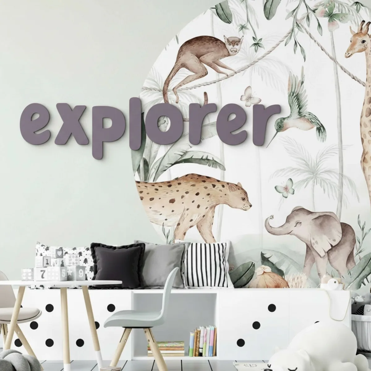 Houten woord „Explorer” van berkenmultiplex – decoratieve letters