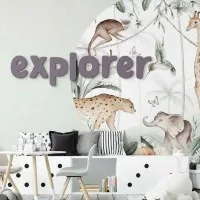 Houten woord „Explorer” van berkenmultiplex – decoratieve letters