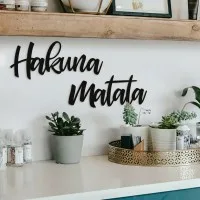 Wandletters „Hakuna Matata“ – berken multiplex (2-delig)