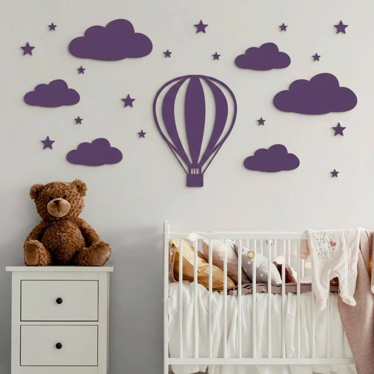 Déco murale montgolfière avec nuages et étoiles – contreplaqué de bouleau, chambre d’enfant