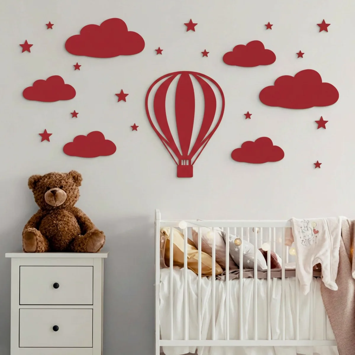 Déco murale montgolfière avec nuages et étoiles – contreplaqué de bouleau, chambre d’enfant