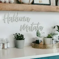 Wandletters „Hakuna Matata“ – berken multiplex (2-delig)