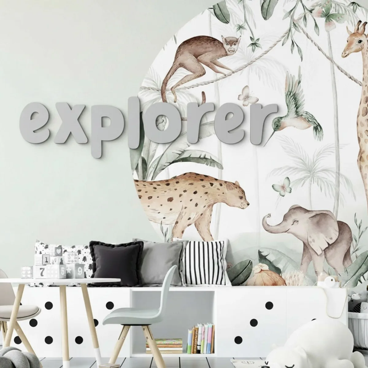 Houten woord „Explorer” van berkenmultiplex – decoratieve letters