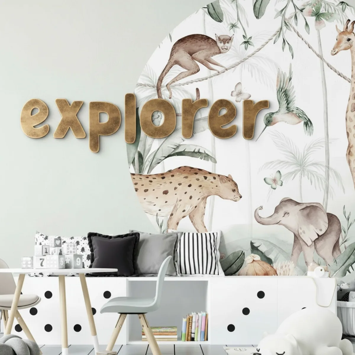 Houten woord „Explorer” van berkenmultiplex – decoratieve letters